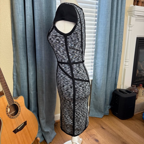 Milly Black & White Space Dye Knit Bodycon Dress Sz XS - Picture 6 of 12
